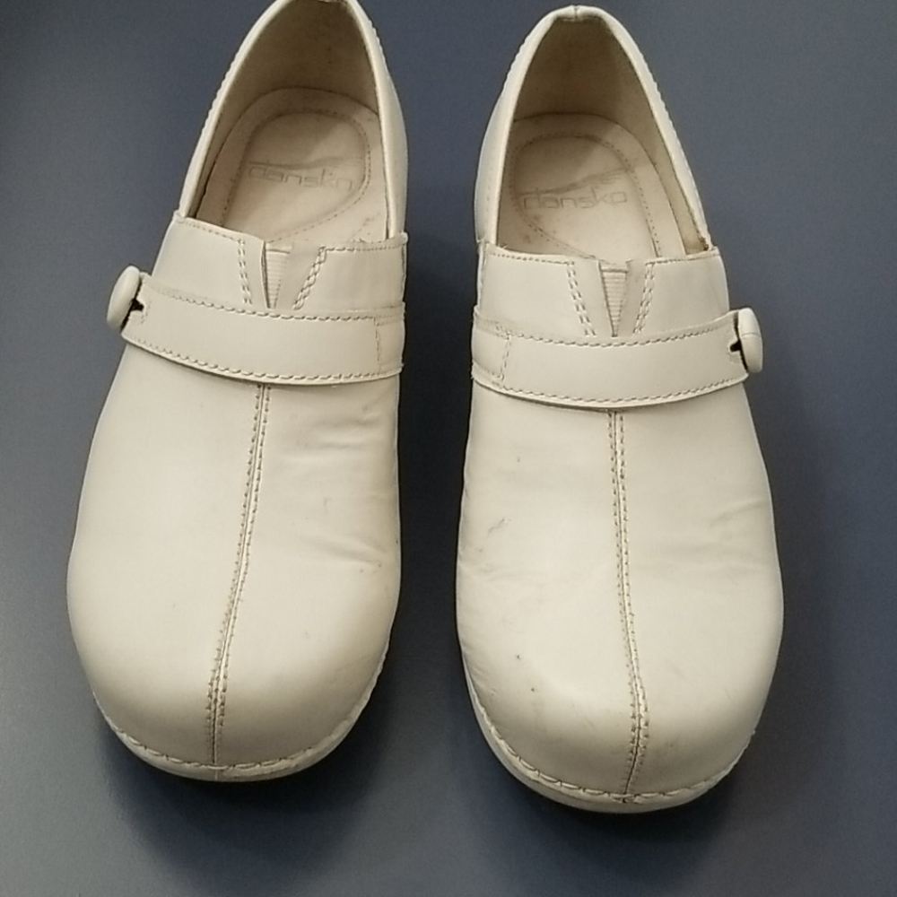 Dansko White Leather Nursing clogs